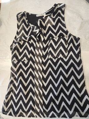 Black & White Chevron Sleeveless Blouse
